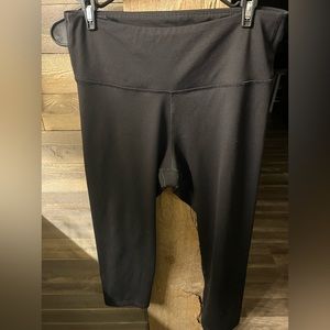 Old navy cropped leggings size large